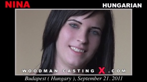 Ver Nina primer video XXX.  Pierre Woodman desnudarse Nina, una chica húngara.